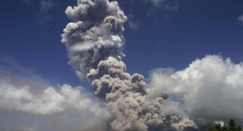 Mount Mayon spews 10-km column of ash;