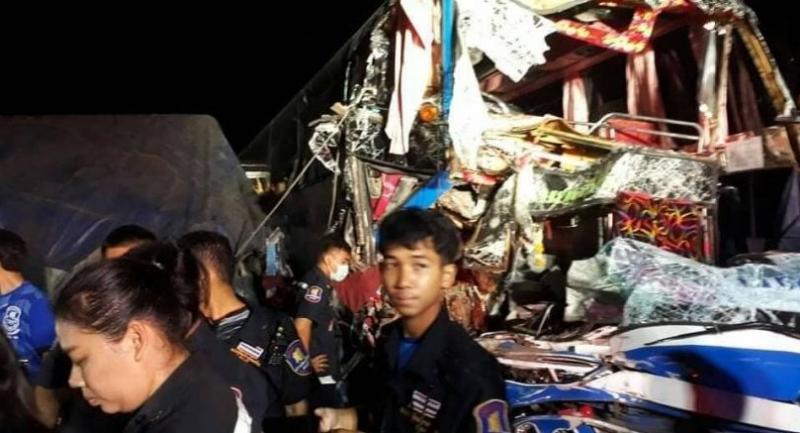 Tour bus driver decapitated in collision with truck in Saraburi