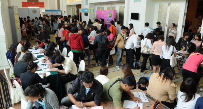 Thais flock to DOE-organised Employment Permit System events
