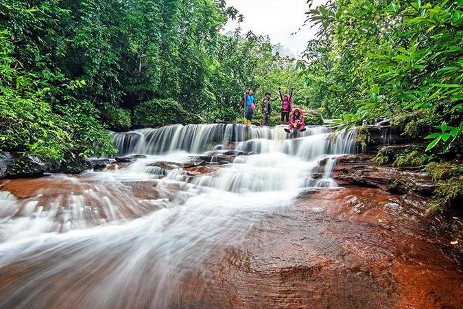 The joy of the Tat Wiman Thip waterfall in Bueng Kan