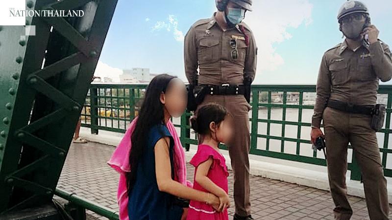 Distressed mother threatens to throw child off Bangkok bridge
