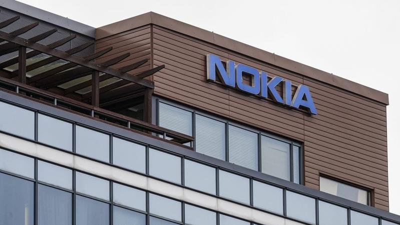 Nokia sees revenue drop in 2021 in fight for market share
