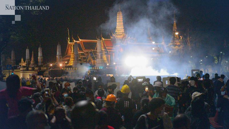 20 policemen injured as violence erupts during pro-democracy rally in Bangkok
