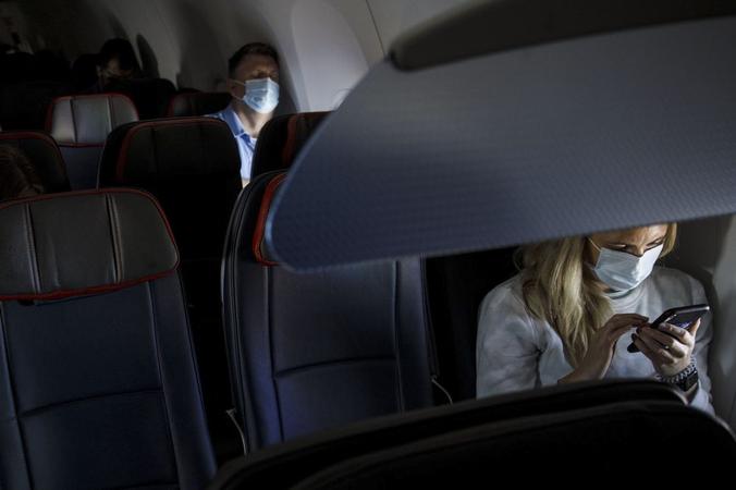 CDC says vaccinated people can travel, should wear masks
