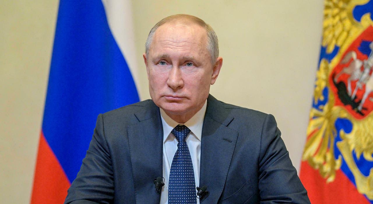 Vladimir Putin self-isolates after covid exposure but has not tested positive, Kremlin says