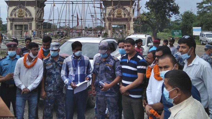 Nepal reopens border to overland visitors from India